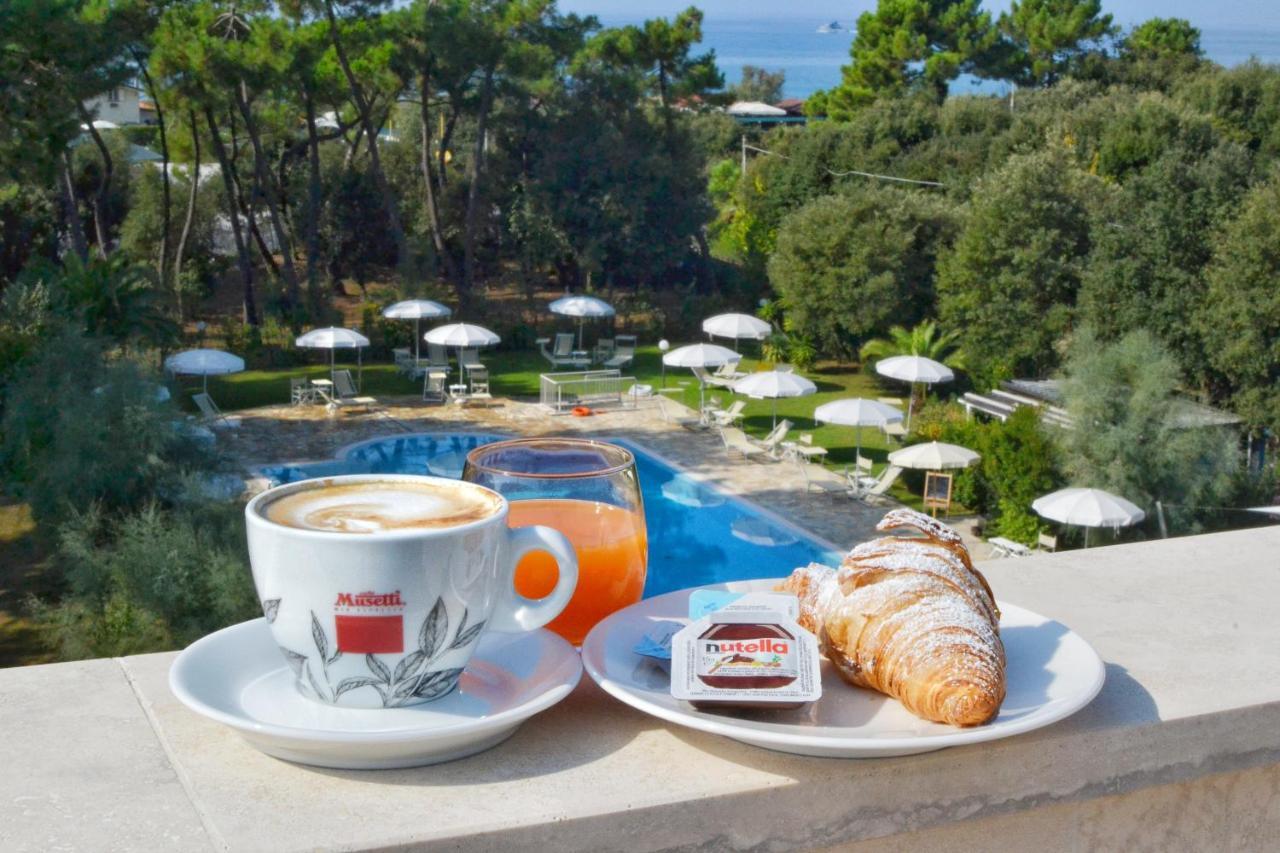 Hotel Villa Elsa Marina di Massa Exteriér fotografie