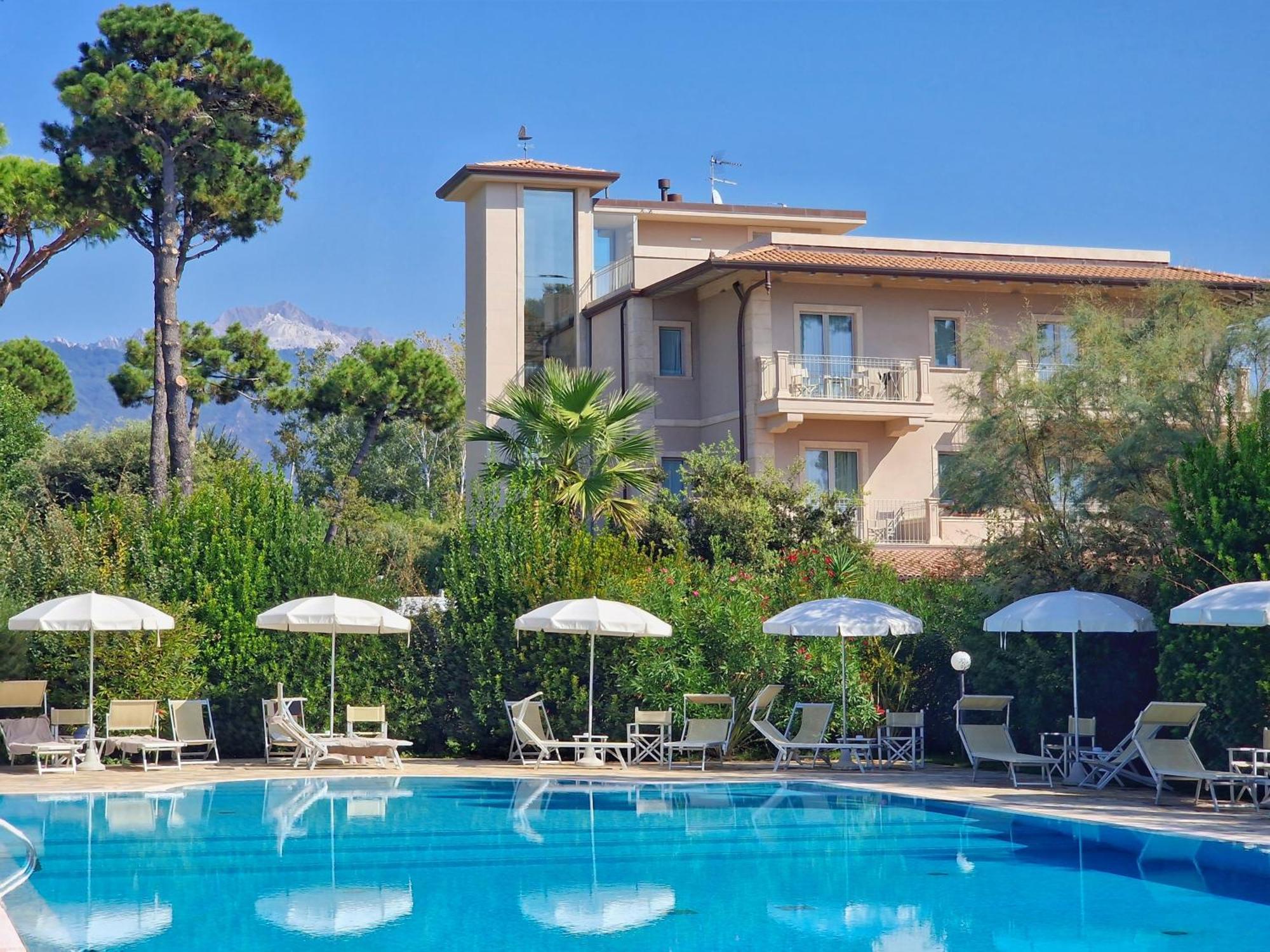 Hotel Villa Elsa Marina di Massa Exteriér fotografie