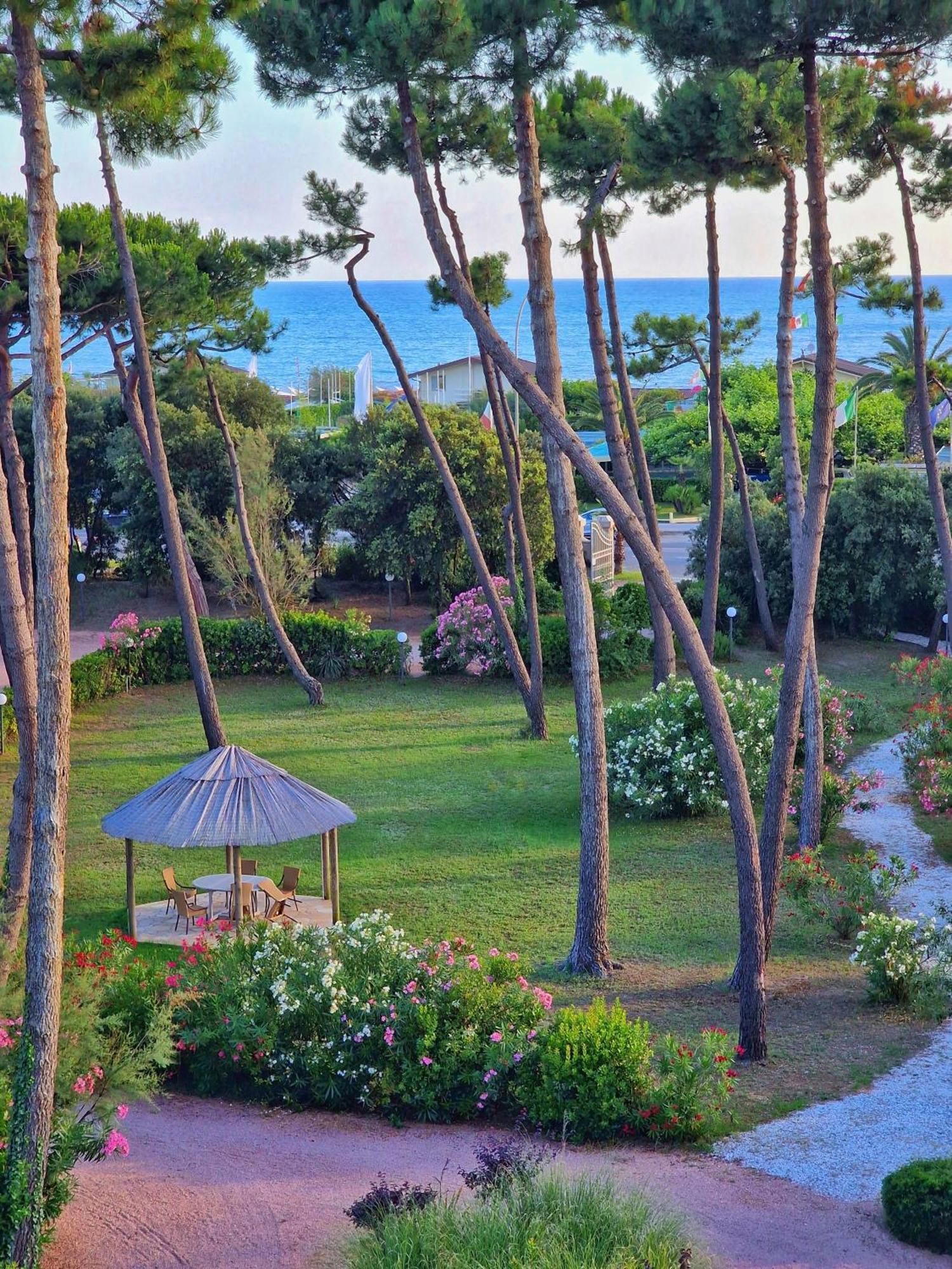 Hotel Villa Elsa Marina di Massa Exteriér fotografie